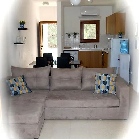 Ophelia 8 * Pissouri